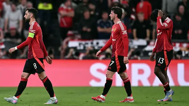 Bruno Fernandes, Mason Mount and Patrick Dorgu look dejected