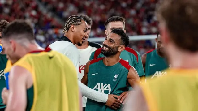 Hugo Ekitike and Mohamed Salah 