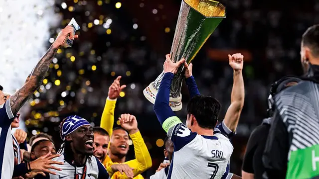 Son Heung-Min lift the Europa League trophy