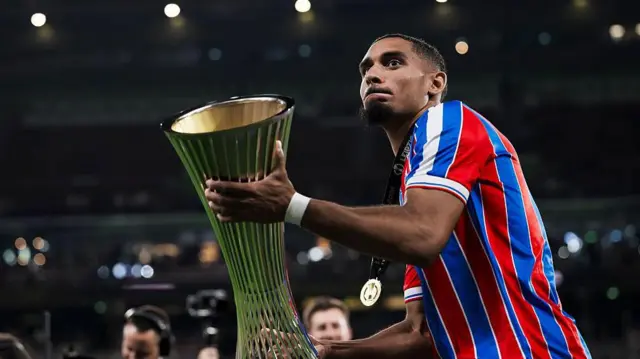 Maxence Lacroix lifts the Europa Conference League trophy in celebrations