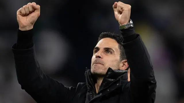 Mikel Arteta raises both fists in celebration