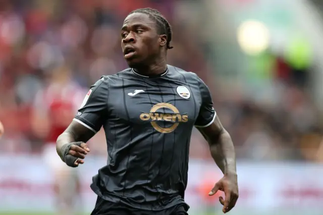 Michael Obafemi in action for Swansea