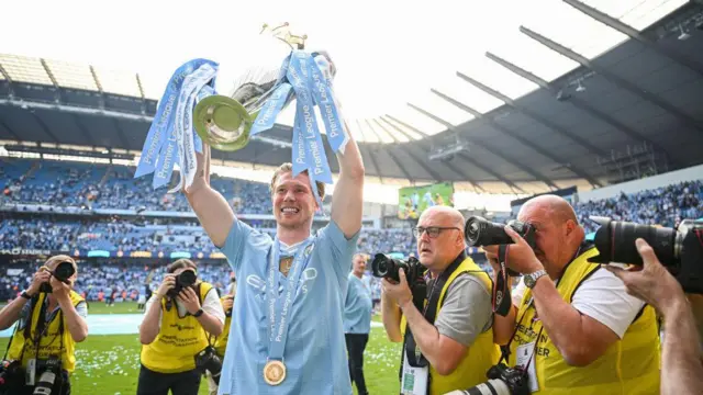 Kevin De Bruyne celebrates with the Premier League Trophy