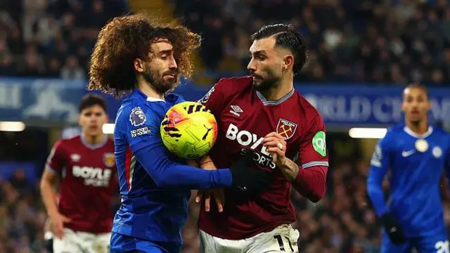 Marc Cucurella of Chelsea and Valentin Castellanos of West Ham fight for ball