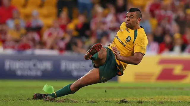 Kurtley Beale slips