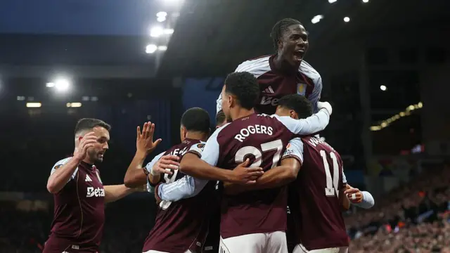 Amadou Onana of Aston Villa celebrates with teammates after Ollie Watkins 