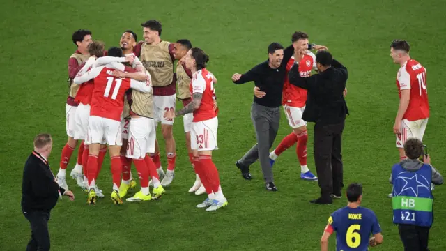 Mikel Arteta and his players celebrate