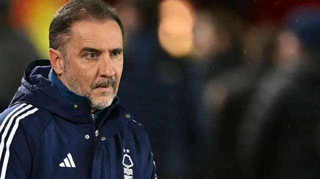 Vitor Pereira looks on