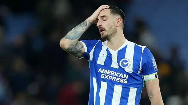 Lewis Dunk reacting