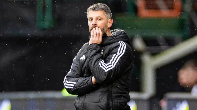 Aberdeen manager Stephen Robinson