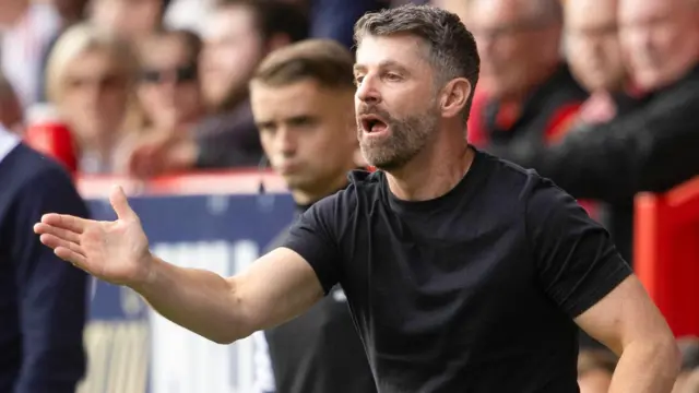 Aberdeen manager Stephen Robinson