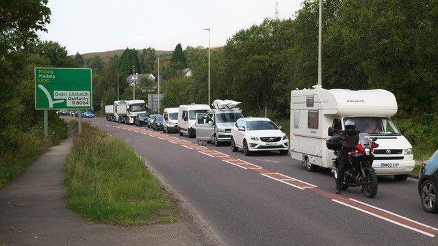Carbadan ann an sreath nan stad air iomall a' Ghearasdain