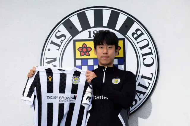 Kwon Hyeok-kyu with a St Mirren top