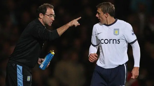 Former Aston Villa manager Martin O'Neill instructs Stephen Warnock