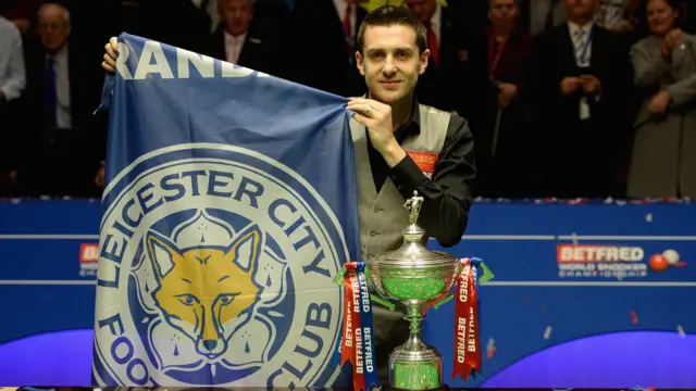Mark Selby holding a Leicester City flag