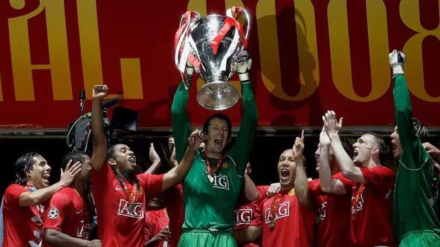 Edwin van der Sar of Manchester United lifts the Champions League trophy