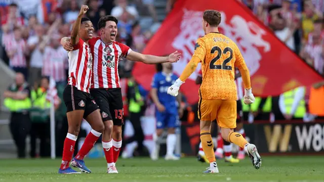 Reinildo Mandava, Luke O'Nien and Robin Roefs of Sunderland celebrate.