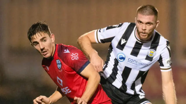 Ross County's Josh Reid and St Mirren's Marcus Fraser