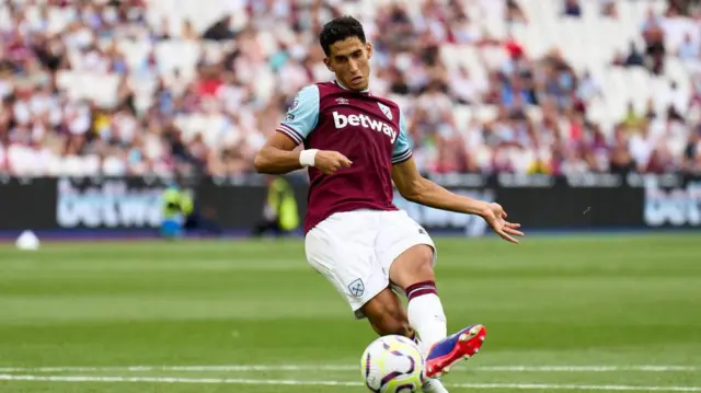 Nayef Aguerd of West Ham United scores a penalty in the penalty shoot out during the Pre-Season Friendly match between West Ham United and Celta Vigo at London Stadium on August 10, 2024