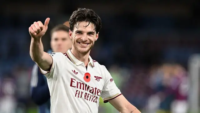 Declan Rice giving a thumbs up after winning Premier League match against Burnley