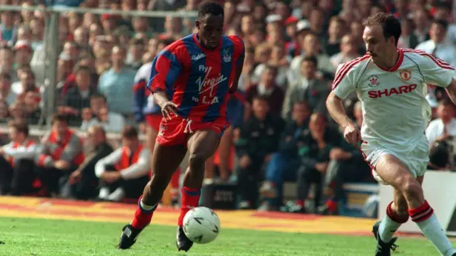  Ian Wright in FA up final 1990