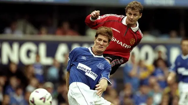 Richard Gough tries to block a shot from Ole Gunnar Solskjaer