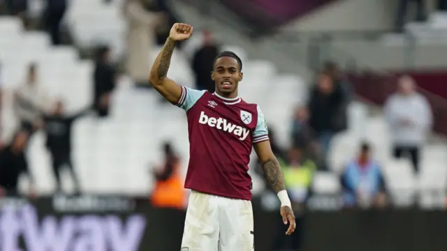 Crysencio Summerville of West Ham United clapping the fans after the Premier League match between West Ham United FC and Manchester United FC at London Stadium on October 27, 2024