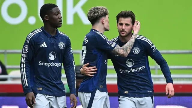 Mason Mount celebrates with Kobbie Mainoo and Alejandro Garnacho