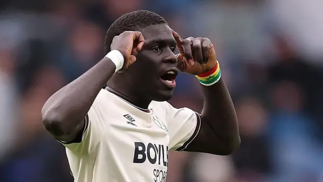 El Hadji Malick Diouf of West Ham United celebrates his team's second goal, scored by teammate Taty Castellanos (not pictured) during the Premier League match between Burnley and West Ham United at Turf Moor on February 07, 2026