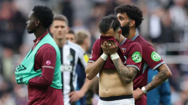 Taty Castellanos of West Ham United looks dejected after the team's defeat.