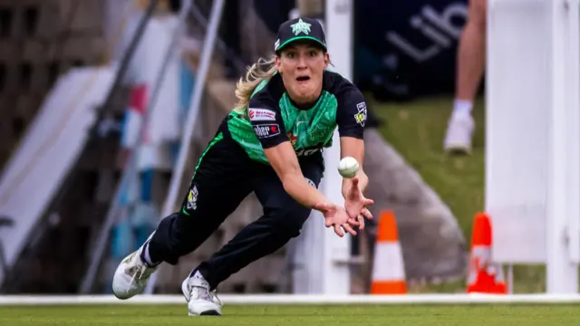 Annabel Sutherland of Melbourne Stars drops a catch during Weber Women's Big Bash League (WBBL10) T20 match between Melbourne Renegades Women and Melbourne Stars Women