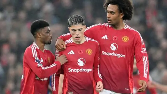 Alejandro Garnacho of Manchester United celebrates a goal with Amad Diallo and Joshua Zirkzee