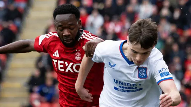 Aberdeen's Shayden Morris and Rangers' Findlay Curtis 