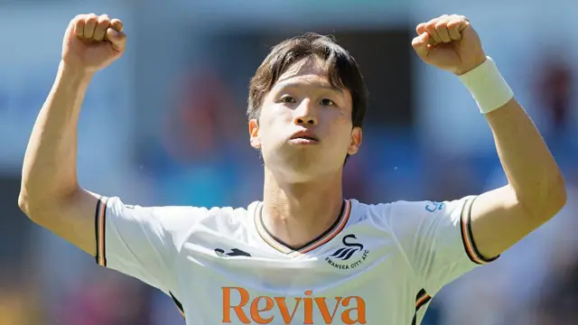 Eom Ji-Sung celebrates a goal for Swansea 