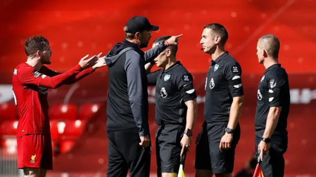 Jurgen Klopp points and talks to David Coote after full time of Liverpool v Burnley in July 2020. 