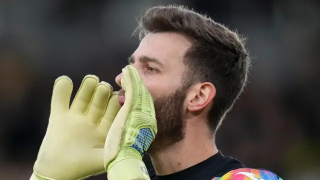 Angus Gunn shouting to his Norwich City team mates