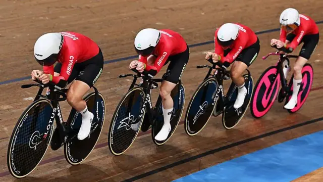 Wales women's team pursuit squad
