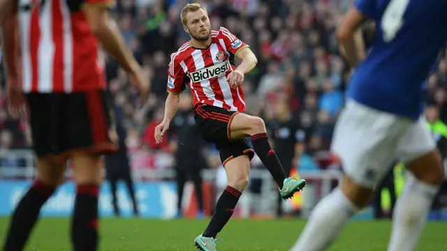 Larsson in action for Sunderland