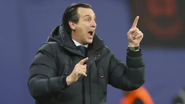 Unai Emery points upwards