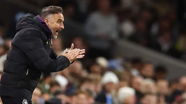 Vitor Pereira applauds from the touchline