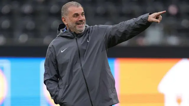 Ange Postecoglou pointing