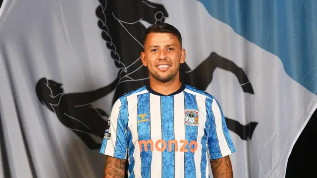 Gustavo Hamer poses in a Coventry shirt