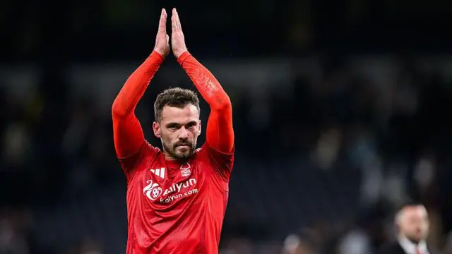 Harry Toffolo applauds Nottingham Forest fans