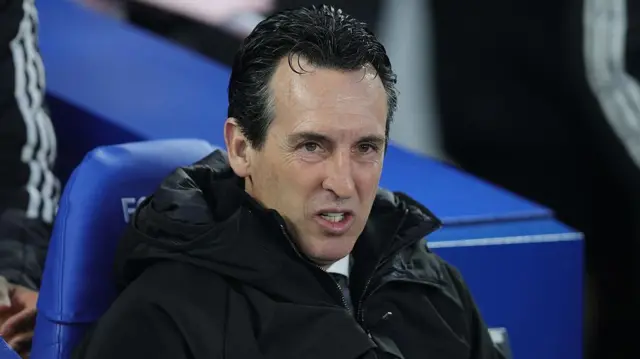 Unai Emery looks on