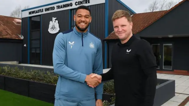 Joelinton shakes hands with Eddie Howe