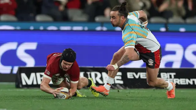 Darcy Graham scoring his try 