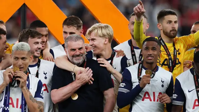 Tottenham players with Ange Postecoglou
