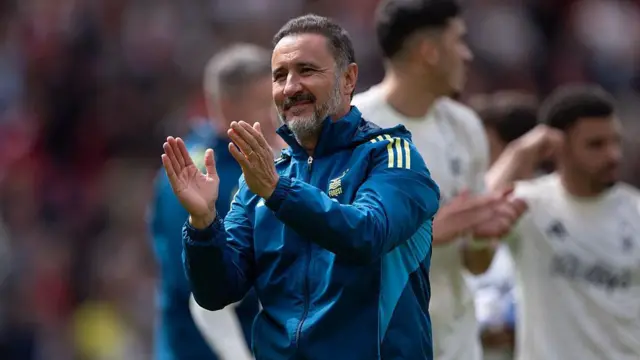 Nottingham Forest manager Vitor Pereira acknowledges the fans