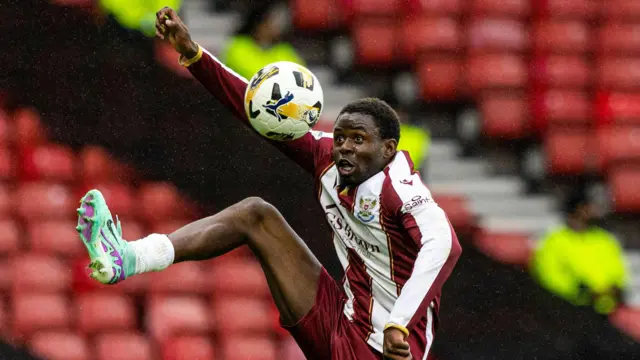 St Johnstone's Benjamin Kimpioka in action