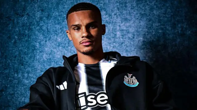 Malick Thiaw looks at the camera in Newcastle shirt after signing
